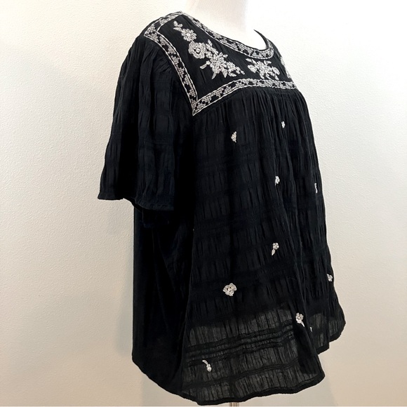 Knox Rose | Black Short Sleeve Embroidered Top - Picture 6 of 10